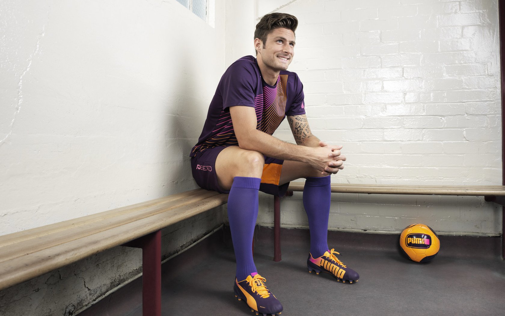 世界聋人游泳锦标赛 选手凭泳姿与节奏自我把控速度