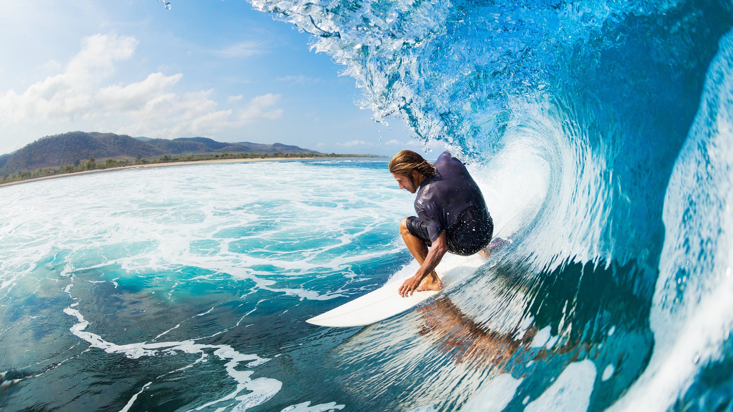 网球名将成功晋级下一轮比赛